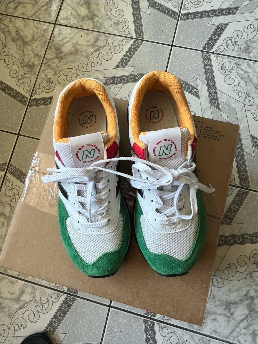 New Balance for men 6/5 orwom 8Multicolor Sneaker - Green/Blue/Orange/White - Picture 9 of 10